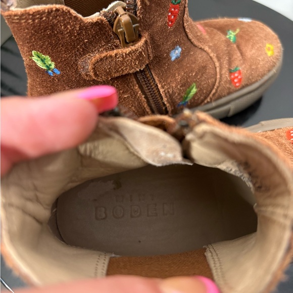 Mini Boden Embroidered Boots - Picture 7 of 8